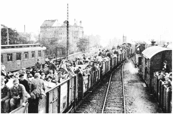 Zge voller Flchtlinge kommen Anfang Februar 1945 in Dresden an